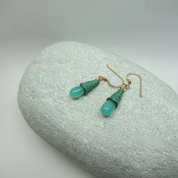 Uranium glass cone drop earrings - Picture 11 of 14